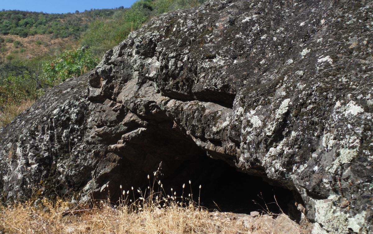 La Cueva de Los Cazadores, en el Arroyo Pedroche